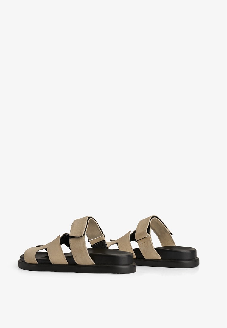 Шльопанці шкіряні жіночі