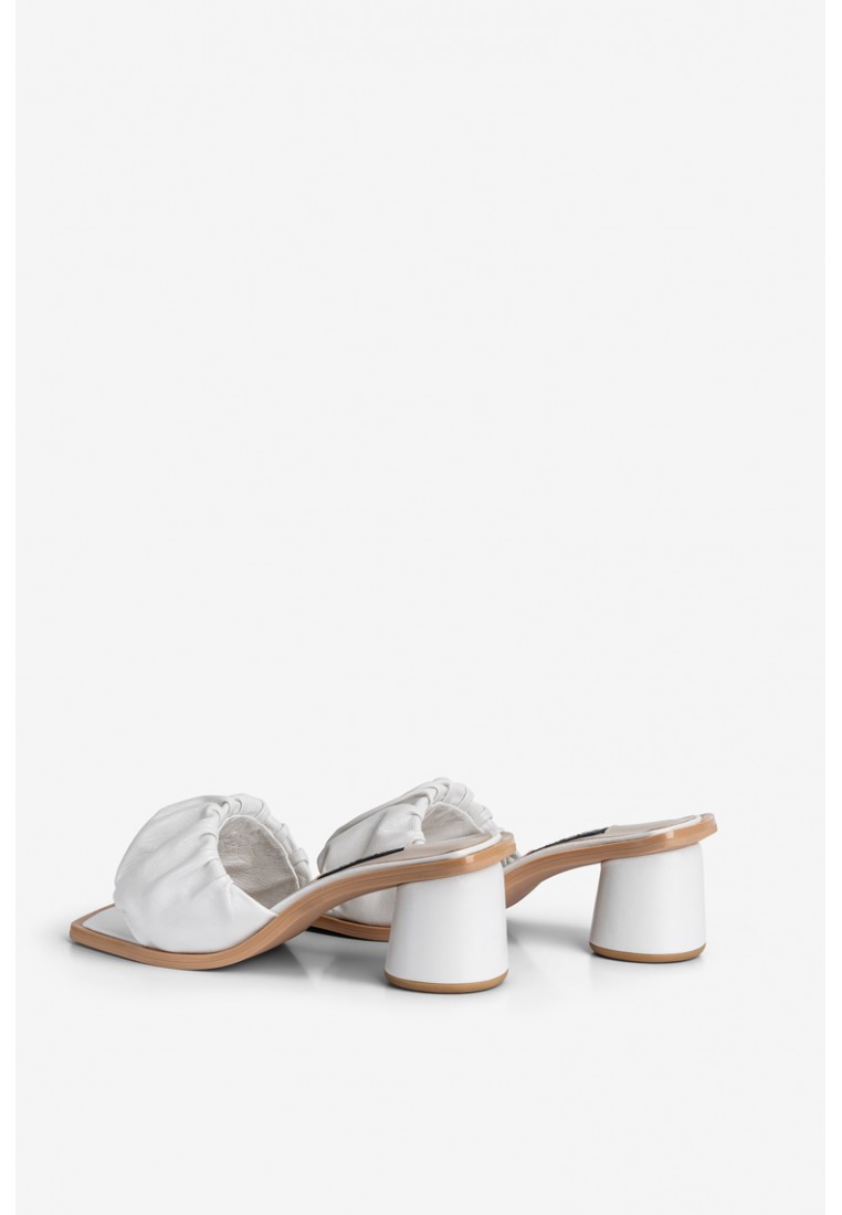 Босоніжки шкіряні жіночі