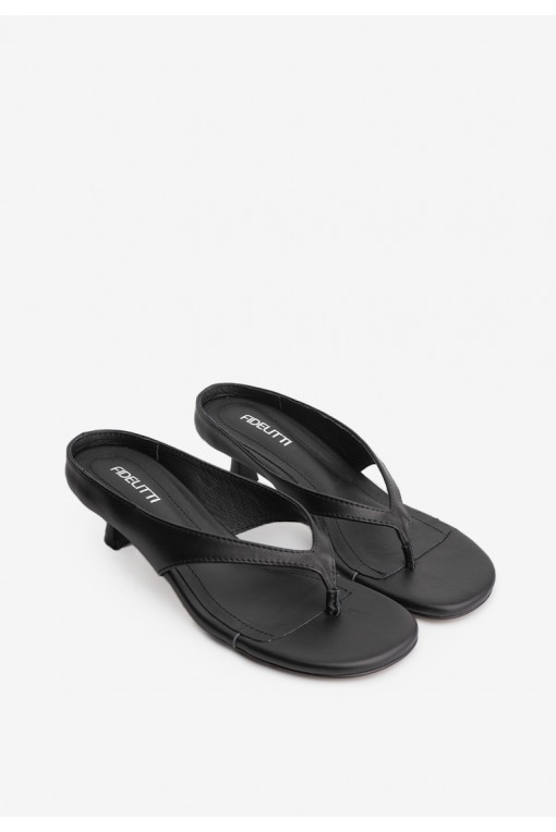 Шльопанці шкіряні на підборах Fidelitti